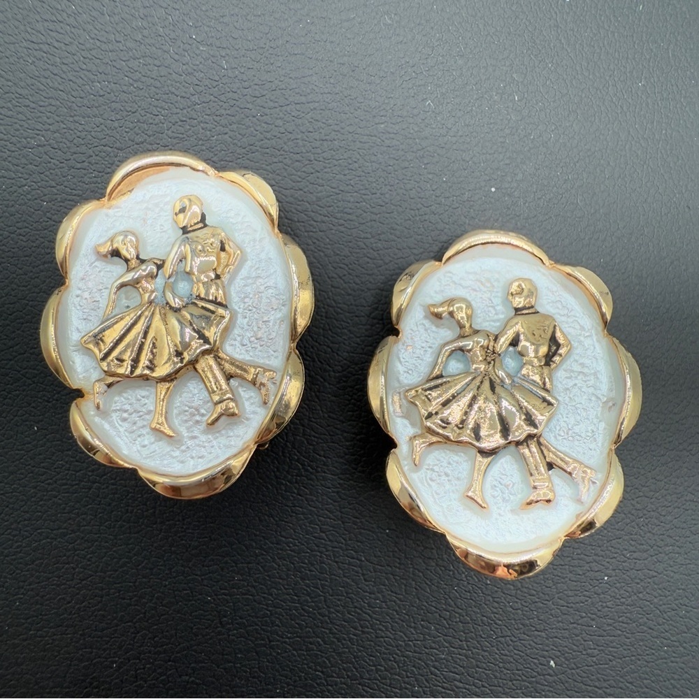 Vintage Square Dancing Oval Clip-On Earrings in Silver White and Gold